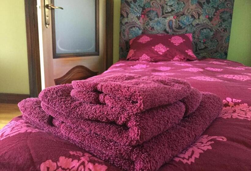 Standard Triple Room with Terrace, Peahen Residence