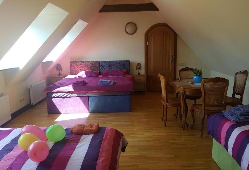 اتاق استاندارد چهار تخته, Peahen Residence