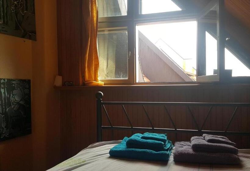 اتاق عادی, Peahen Residence