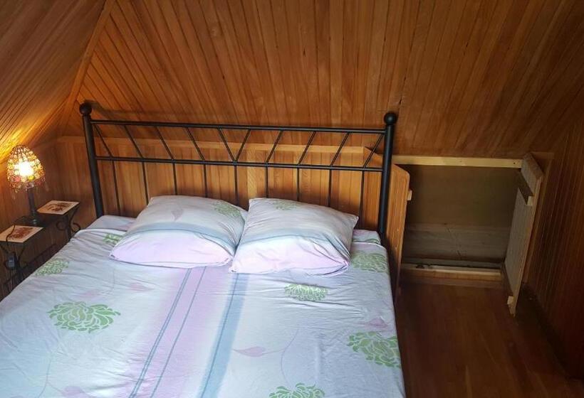 Standard room with outdoor bath, Peahen Residence