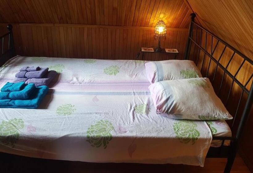 Standard room with outdoor bath, Peahen Residence