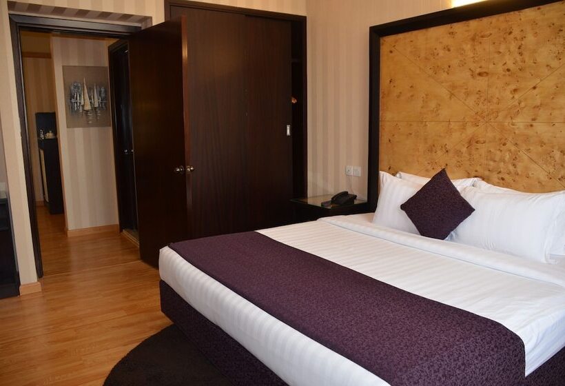 Полулюкс, Al Hyatt Jeddah Continental