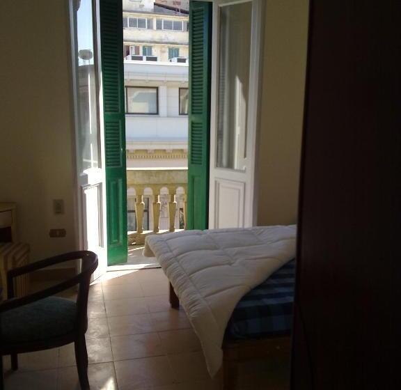 اتاق استاندارد یک نفره, Transit Alexandria Hostel