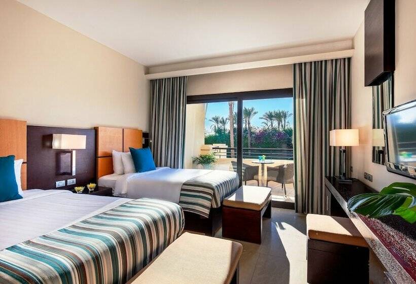 اتاق سوپریور با چشم‌انداز استخر, Cleopatra Luxury Resort Sharm El Sheikh