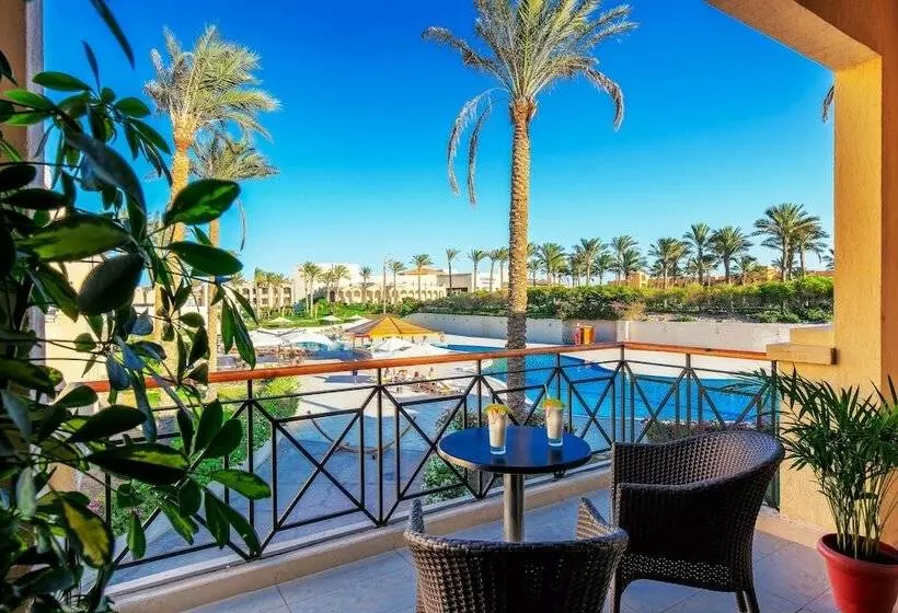 اتاق سوپریور با چشم‌انداز استخر, Cleopatra Luxury Resort Sharm El Sheikh