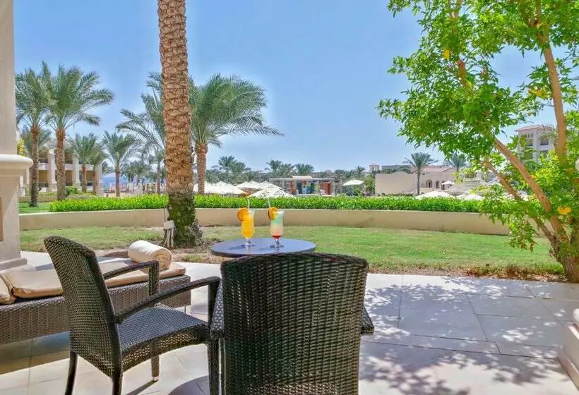 اتاق لوکس با چشم‌انداز استخر, Cleopatra Luxury Resort Sharm El Sheikh