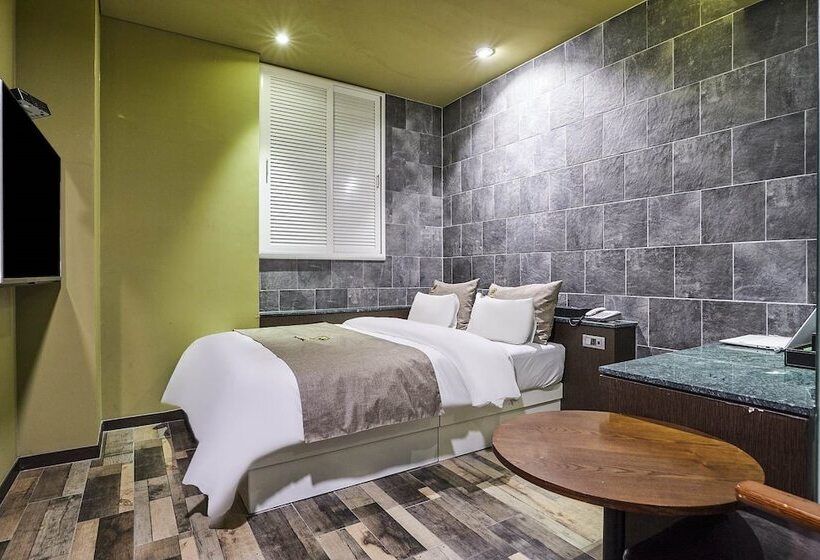 Quarto Estandar, Amourex