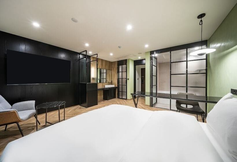 Quarto Deluxe, Amourex