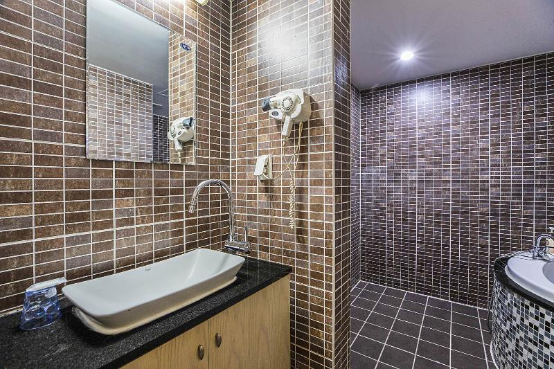 Quarto Deluxe, Amourex