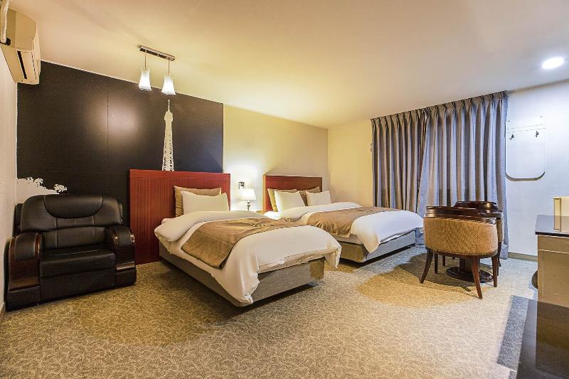 Quarto Deluxe, Amourex