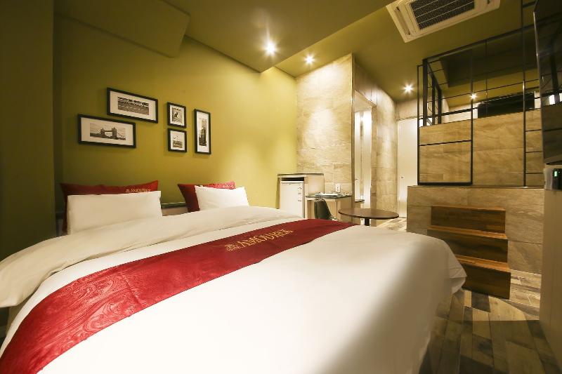 Quarto Estandar, Amourex