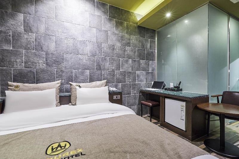 Quarto Estandar, Amourex