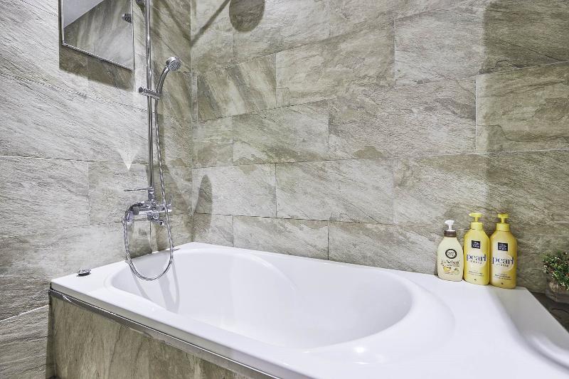 Quarto Estandar, Amourex