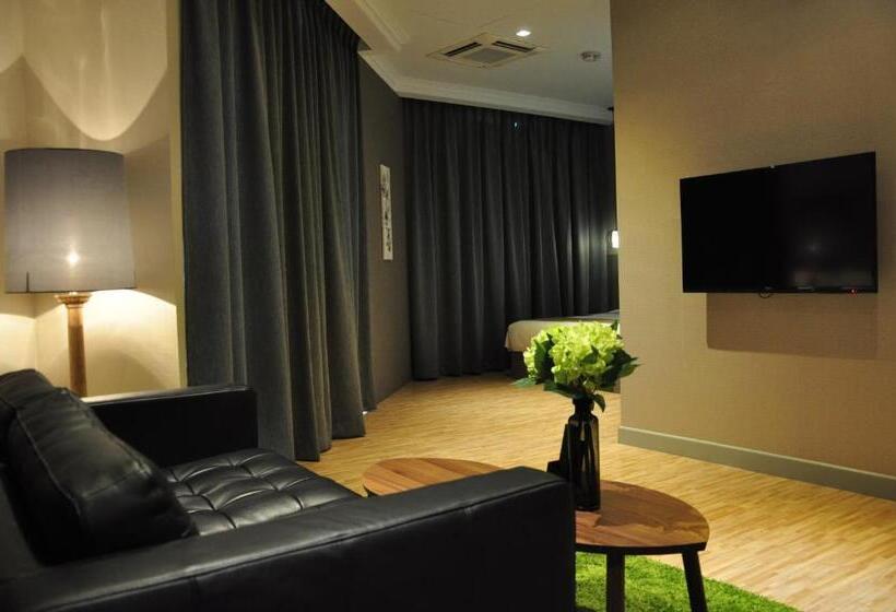 سوییت, A Hotel Joo Chiat