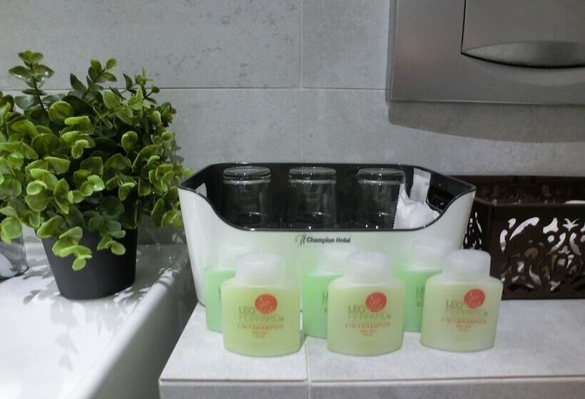 اتاق لوکس, A Hotel Joo Chiat