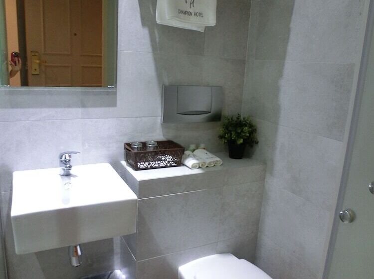 اتاق لوکس, A Hotel Joo Chiat