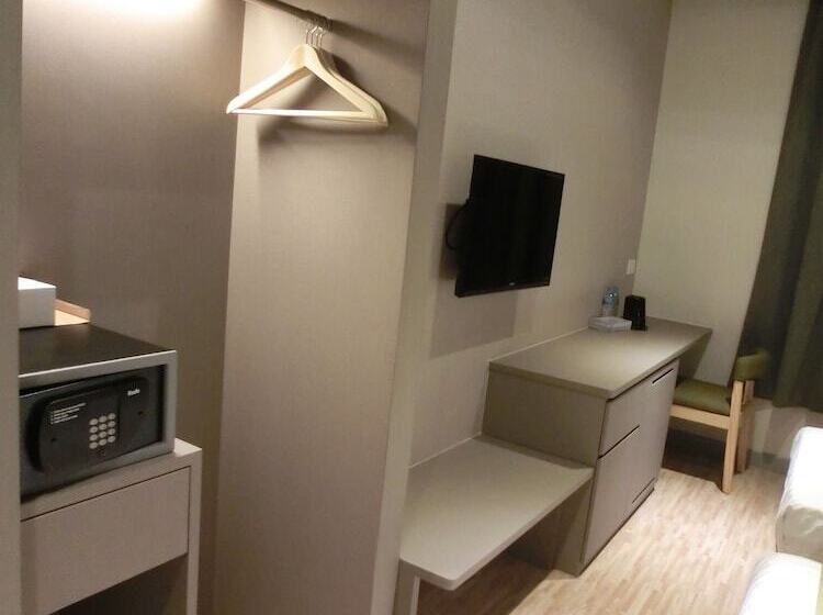 اتاق لوکس, A Hotel Joo Chiat