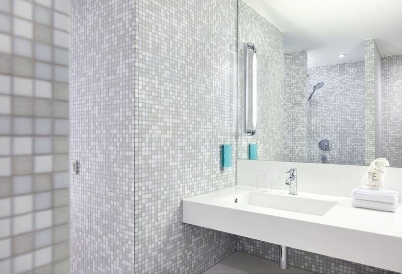 标准单人间, Empire Riverside