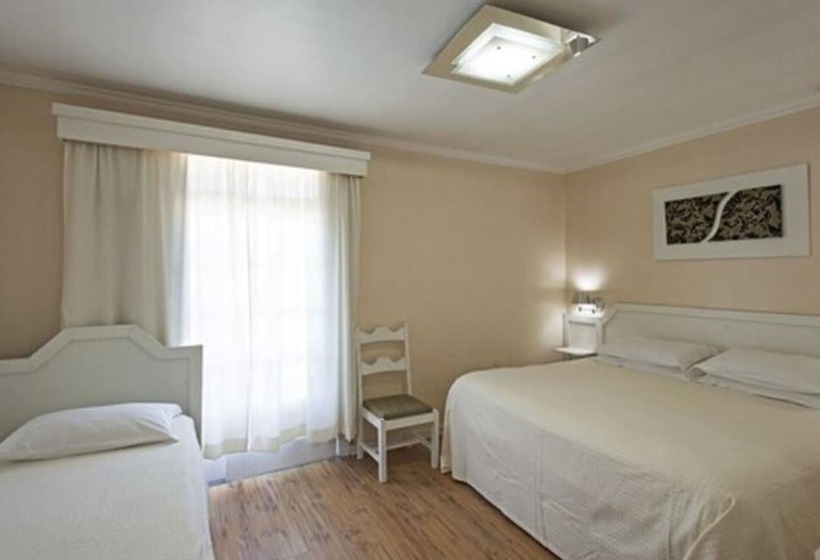 غرفة ديلوكس ثلاثية, Galo Vermelho