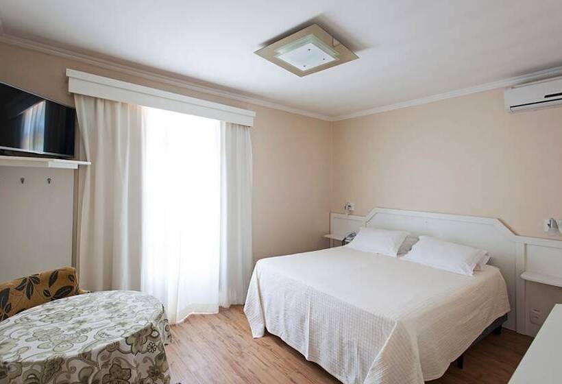 غرفة ديلوكس ثلاثية, Galo Vermelho