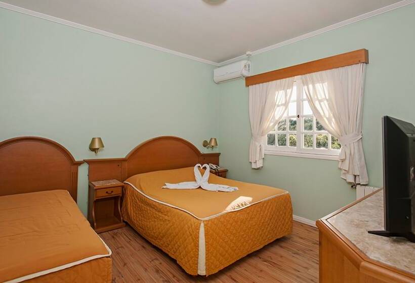 غرفة ديلوكس ثلاثية, Galo Vermelho