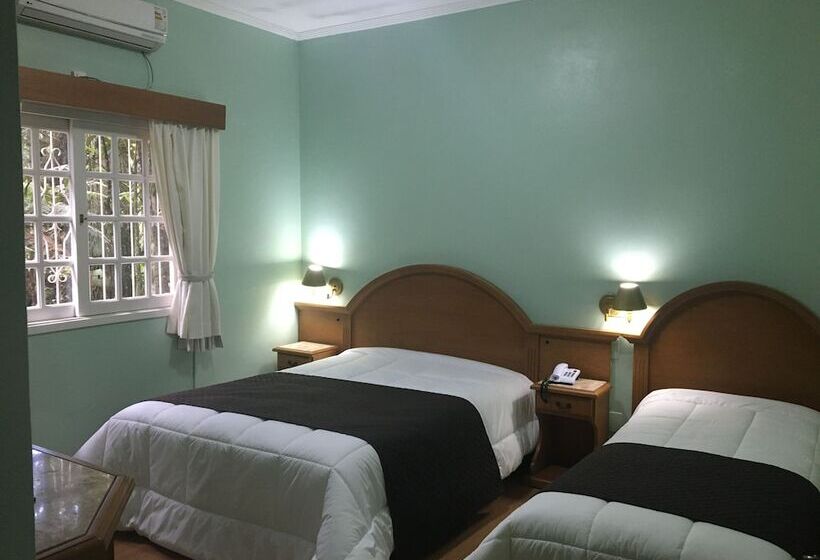 غرفة ديلوكس ثلاثية, Galo Vermelho