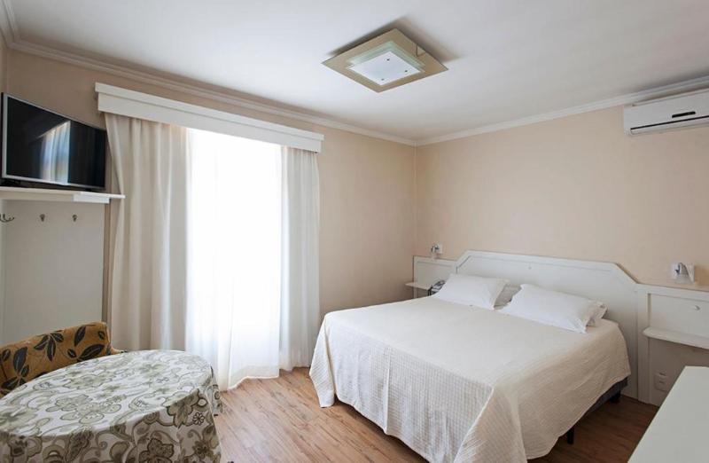 غرفة ديلوكس رباعية, Galo Vermelho