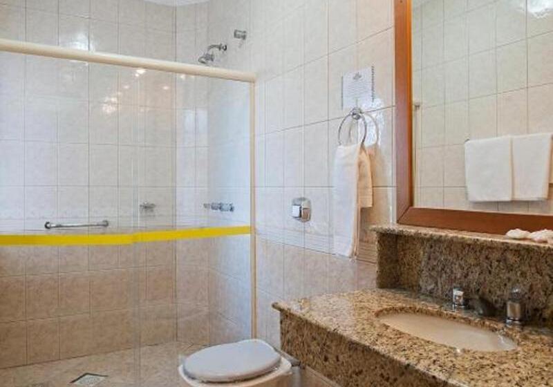 غرفة ديلوكس ثلاثية, Galo Vermelho