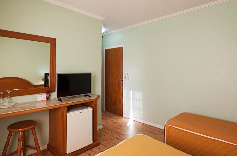 غرفة ديلوكس ثلاثية, Galo Vermelho