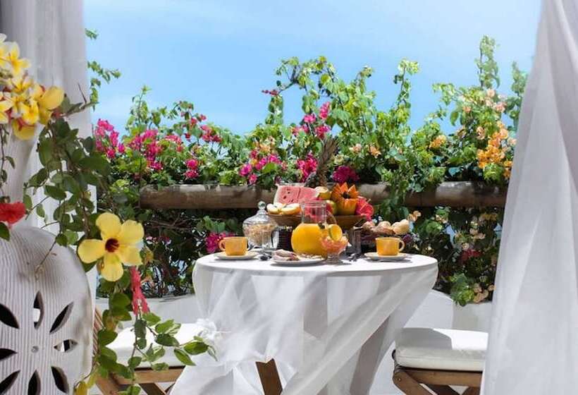 اتاق لوکس با چشم‌انداز دریا, My Blue