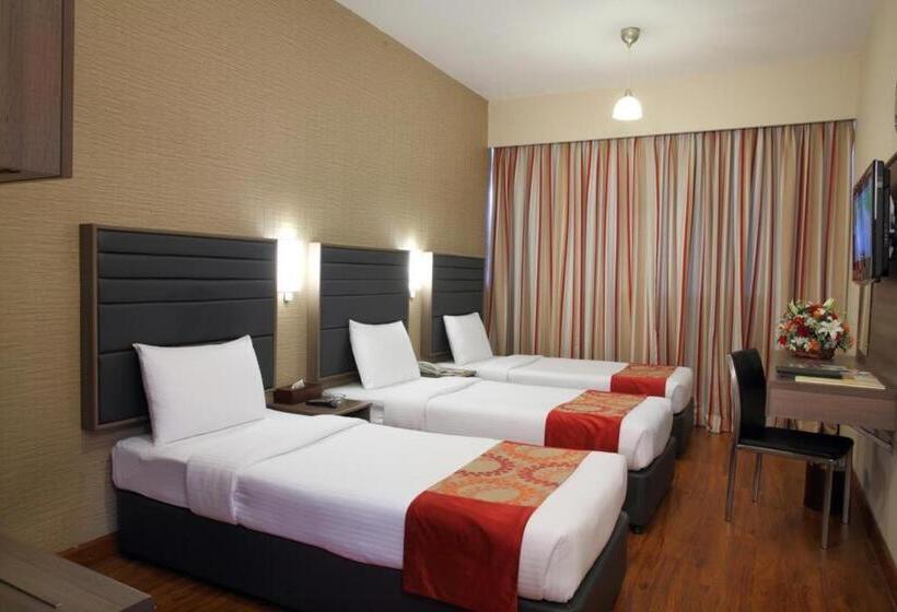 标准三人间, Oasis Deira