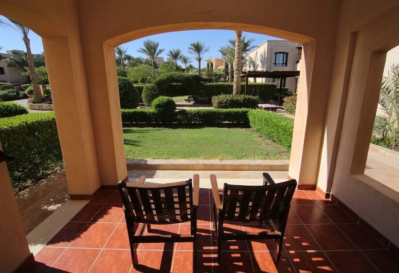 اتاق سوپریور با چشم‌انداز استخر, Tamra Beach Resort