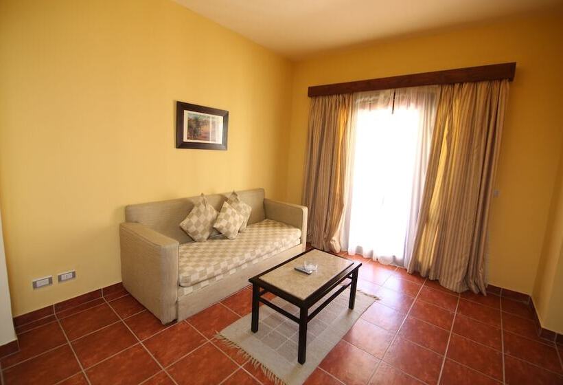 اتاق سوپریور با چشم‌انداز استخر, Tamra Beach Resort