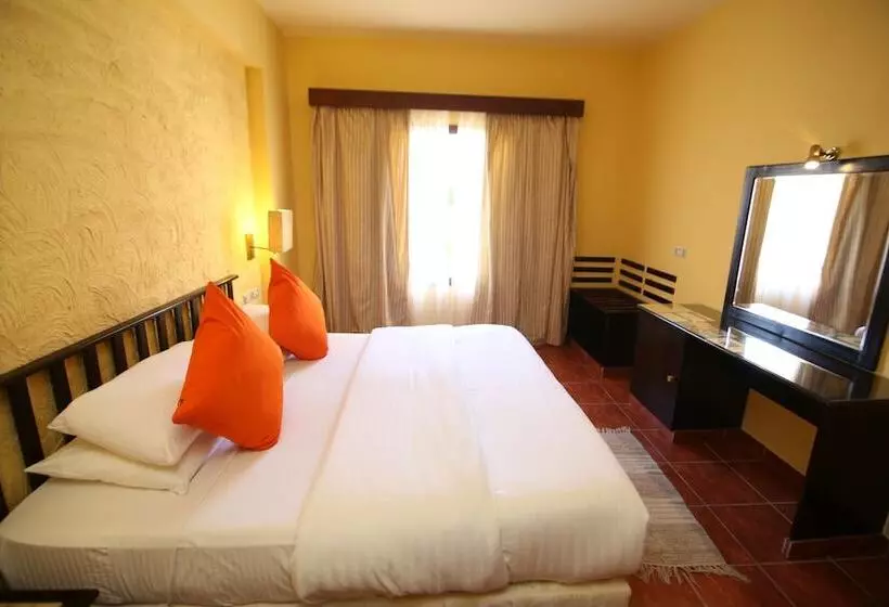 اتاق سوپریور با چشم‌انداز استخر, Tamra Beach Resort