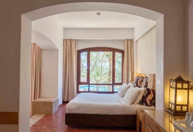 اتاق سوپریور با چشم‌انداز استخر, Tamra Beach Resort