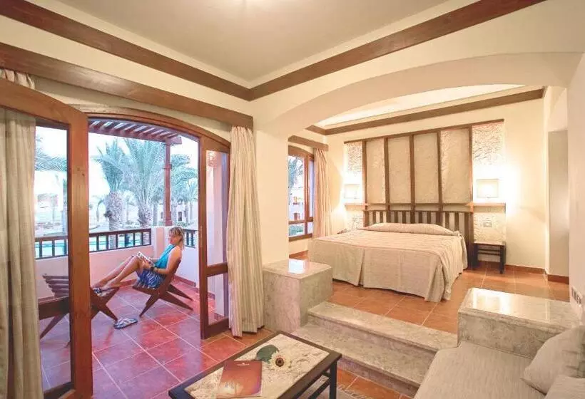 اتاق سوپریور با چشم‌انداز استخر, Tamra Beach Resort