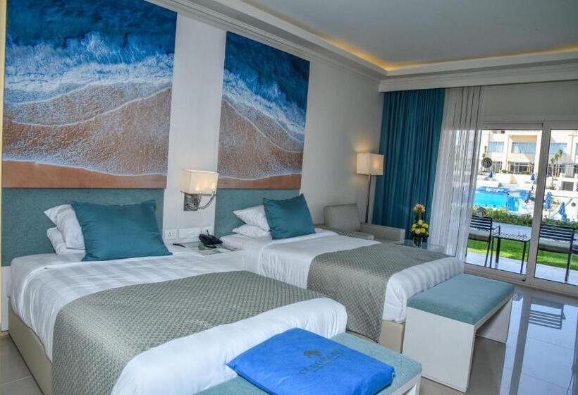 اتاق لوکس با چشم‌انداز استخر, Cleopatra Luxury Resort Sharm El Sheikh