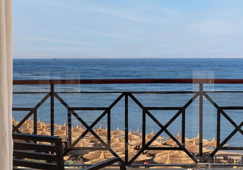 اتاق لوکس با چشم‌انداز دریا, Cleopatra Luxury Resort Sharm El Sheikh