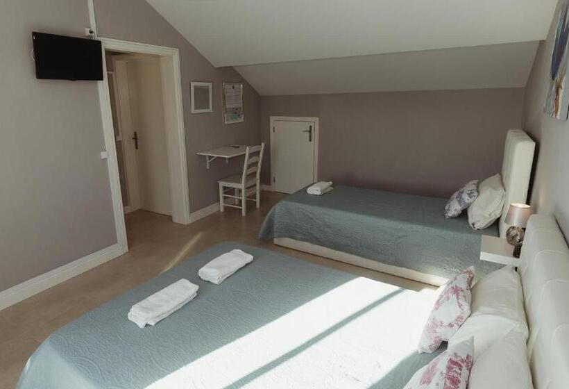 اتاق استاندارد سه نفره, Brivaldo Guest House