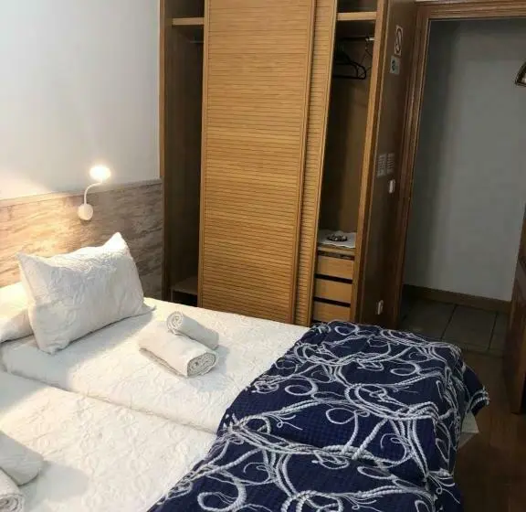 اتاق استاندارد با سرویس بهداشتی مشترک, Pensión Buen Camino