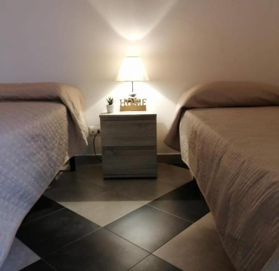 Четырехместный Номер Стандарт с Балконом, B & B Jasmine