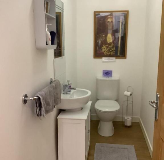 이코노미 룸, Doura Lodge