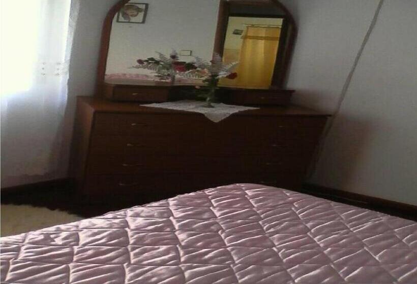 اتاق استاندارد با سرویس بهداشتی مشترک, Dona Julia