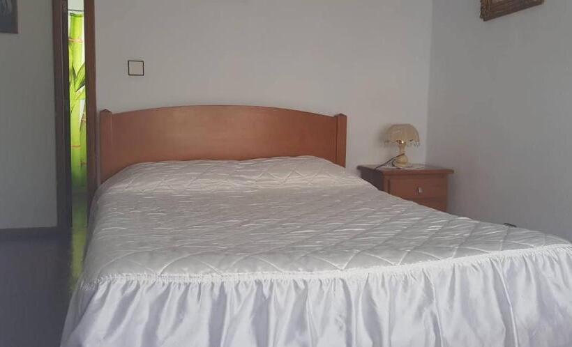 اتاق استاندارد با سرویس بهداشتی مشترک, Dona Julia