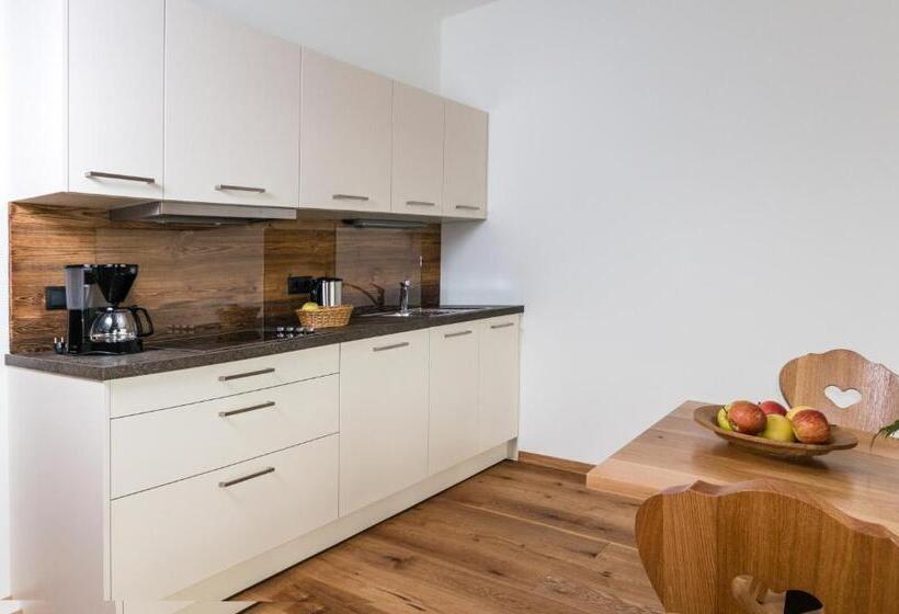 דירת חדר, Praitladhof