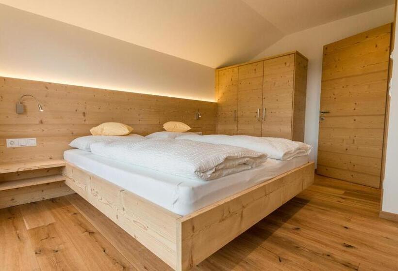 דירת חדר, Praitladhof