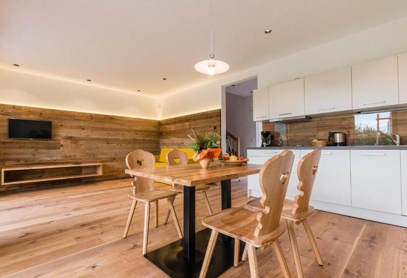 דירת חדר, Praitladhof