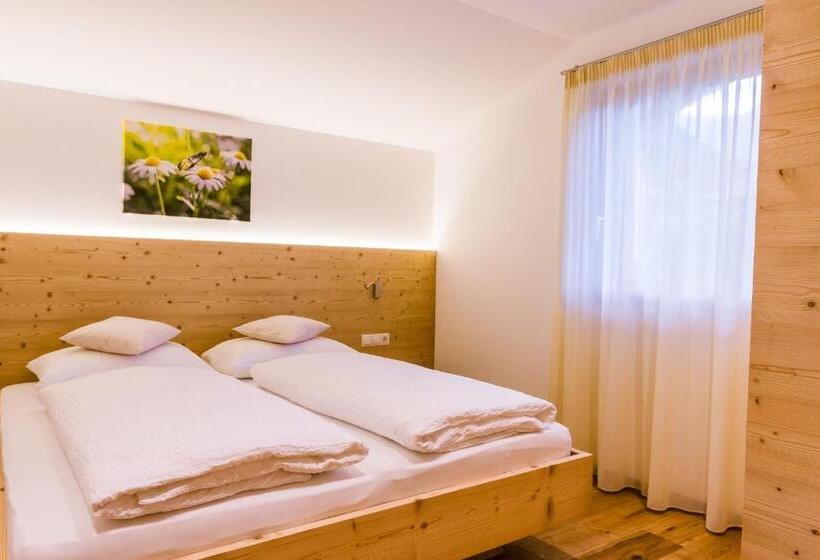 Apartamento 1 Dormitório com Sacada, Praitladhof