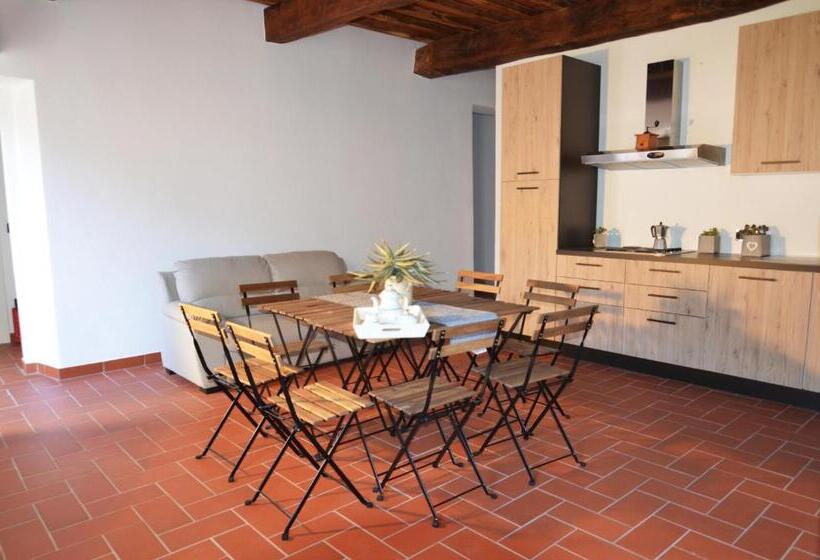 اتاق لوکس, La Casa Nell Aia