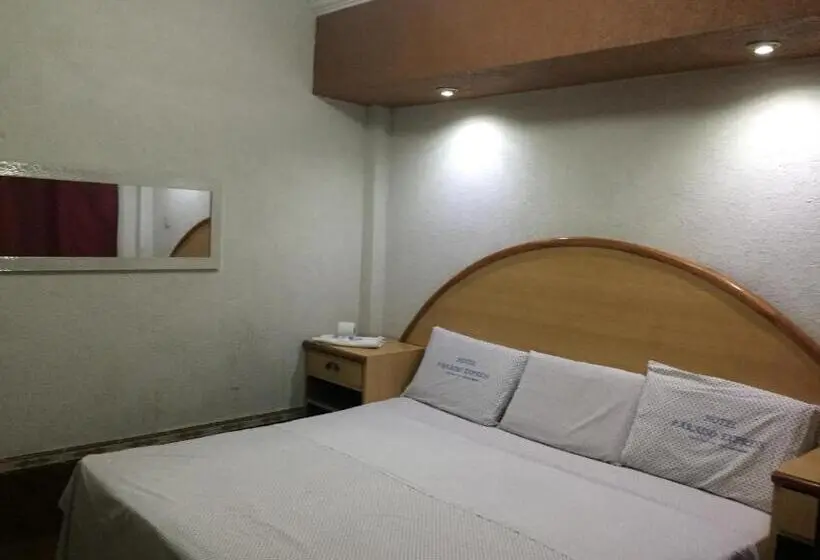 اتاق لوکس با تخت بزرگ, Paraiso Express